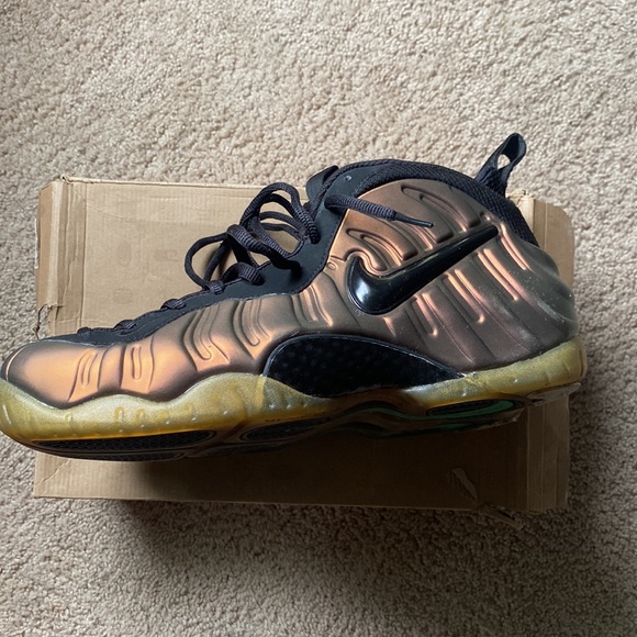 Phone posits a color you cannot fine it’s a copper metallic - Picture 6 of 6